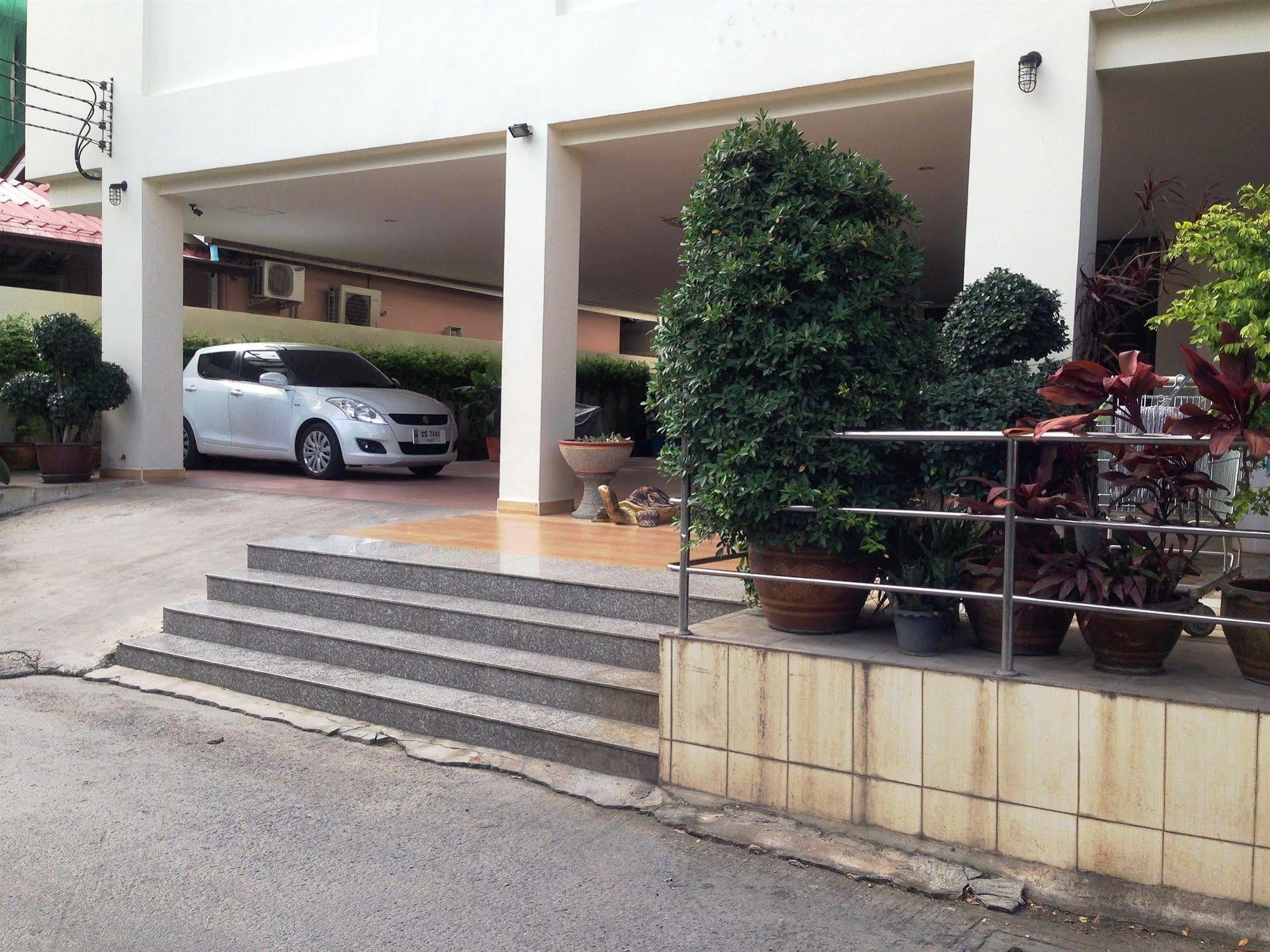 Maple Mansion Hotell Pattaya Exteriör bild